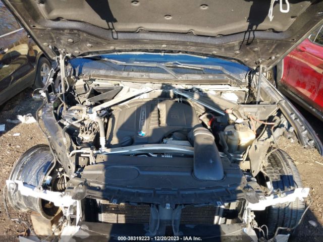 Photo 9 VIN: 5UXKR0C53J0X92005 - BMW X5 