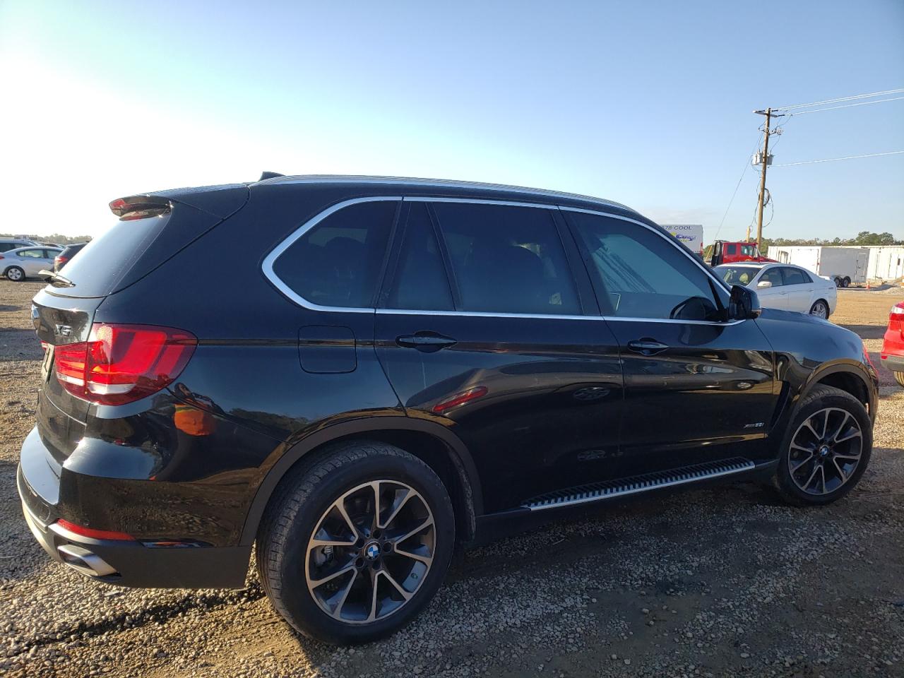 Photo 1 VIN: 5UXKR0C53JL071729 - BMW X5 