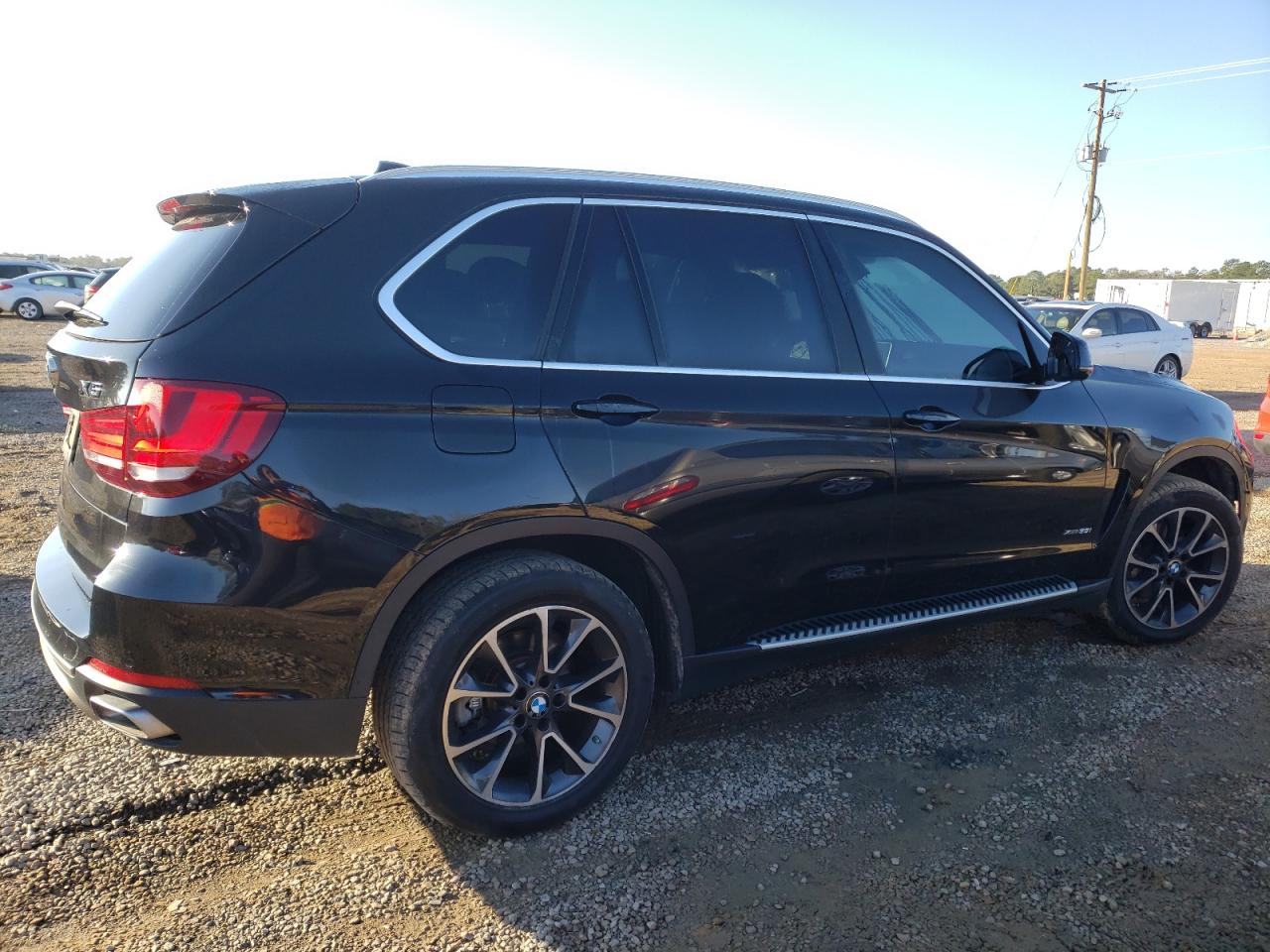 Photo 2 VIN: 5UXKR0C53JL071729 - BMW X5 