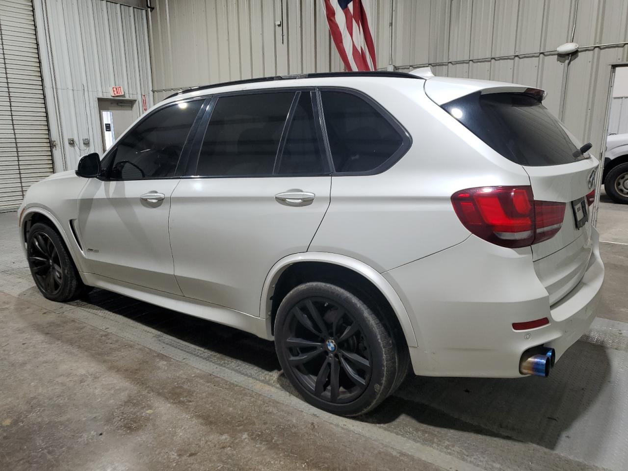 Photo 1 VIN: 5UXKR0C54F0P10242 - BMW X5 