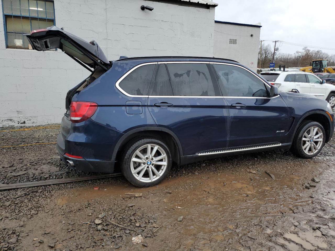 Photo 2 VIN: 5UXKR0C57F0K59324 - BMW X5 