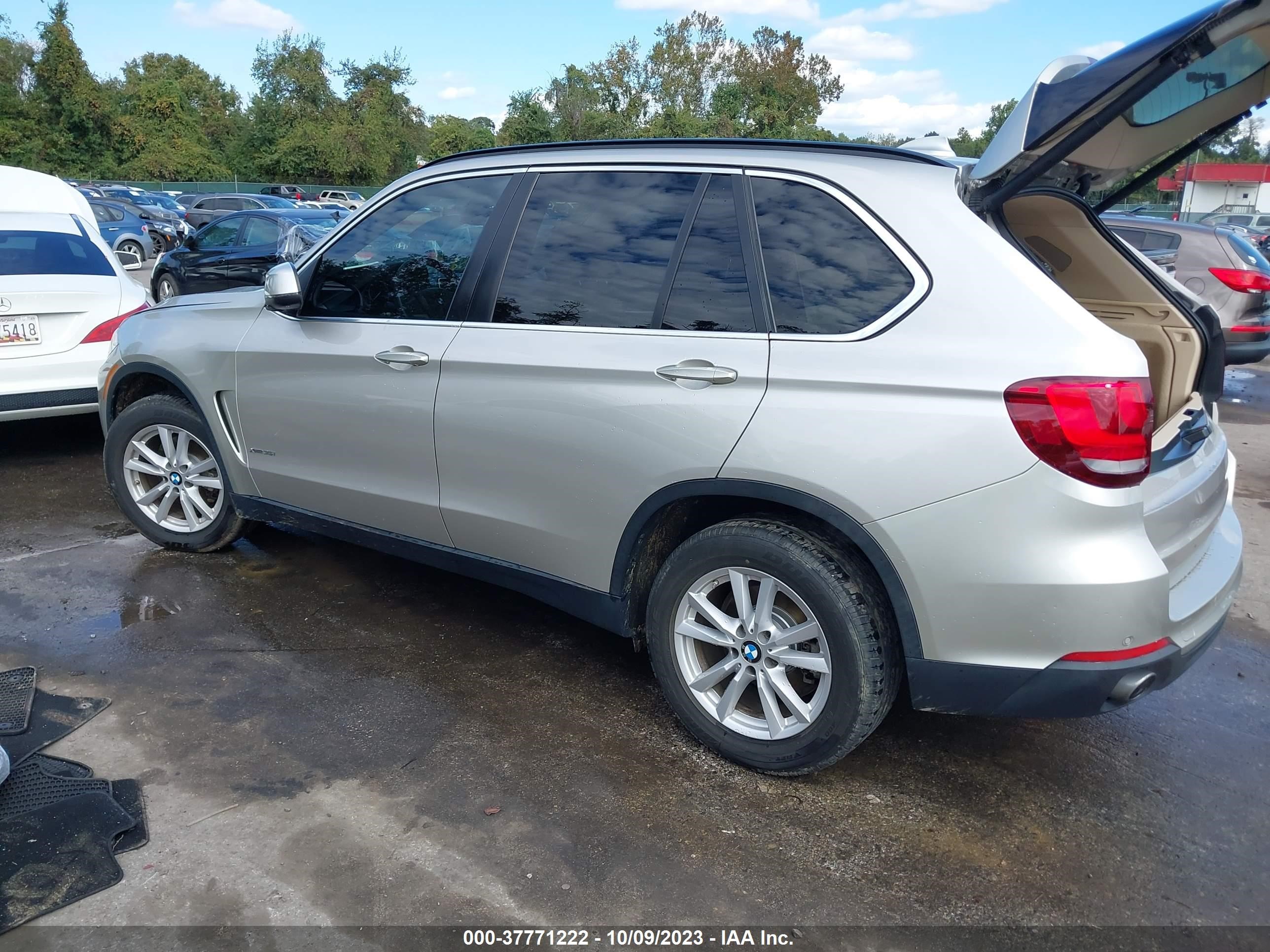 Photo 2 VIN: 5UXKR0C58F0K66069 - BMW X5 