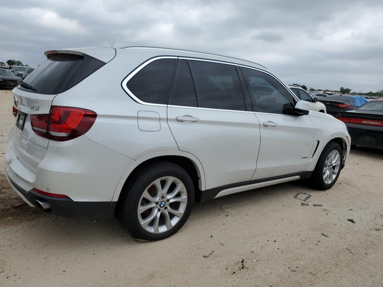 Photo 2 VIN: 5UXKR0C58F0K69845 - BMW X5 