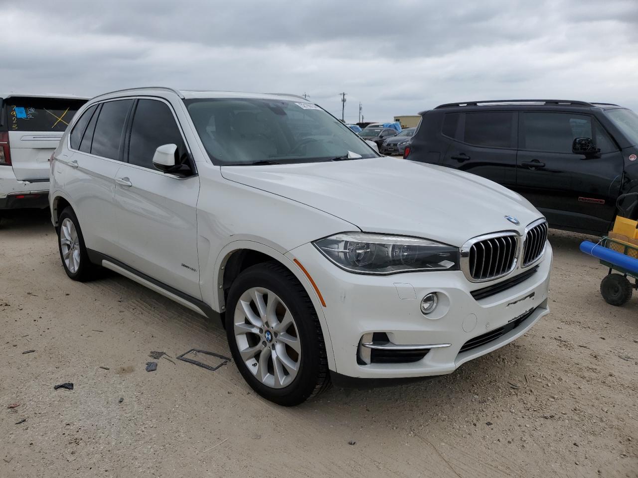 Photo 3 VIN: 5UXKR0C58F0K69845 - BMW X5 