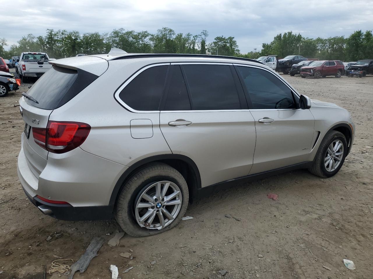 Photo 2 VIN: 5UXKR0C58F0P10714 - BMW X5 