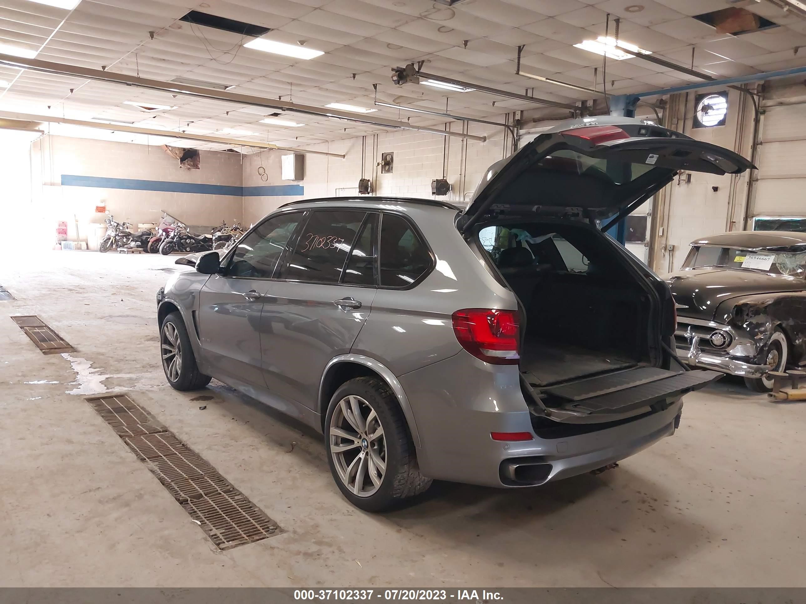 Photo 2 VIN: 5UXKR0C58G0S89210 - BMW X5 