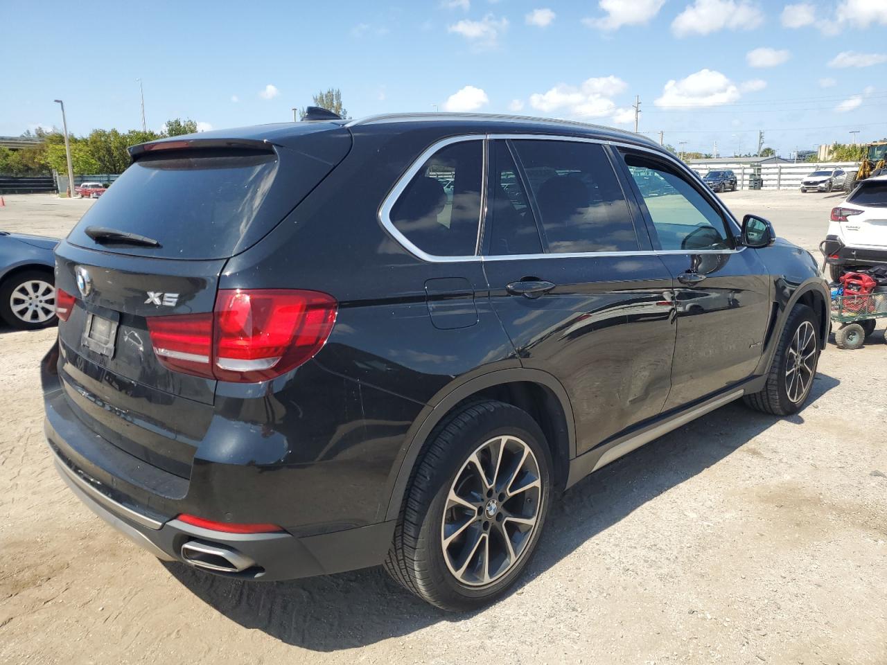 Photo 2 VIN: 5UXKR0C5XJ0X93149 - BMW X5 