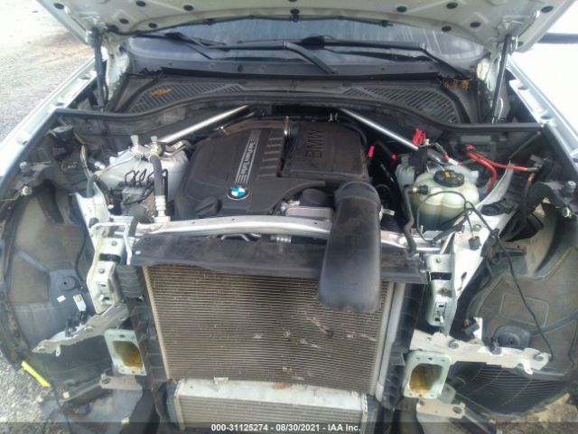 Photo 9 VIN: 5UXKR2C3XH0U24618 - BMW X5 