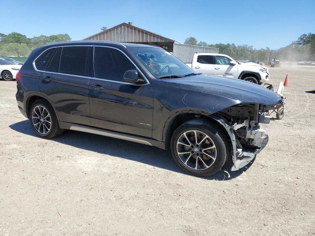 Photo 3 VIN: 5UXKR2C56J0Z17011 - BMW X5 