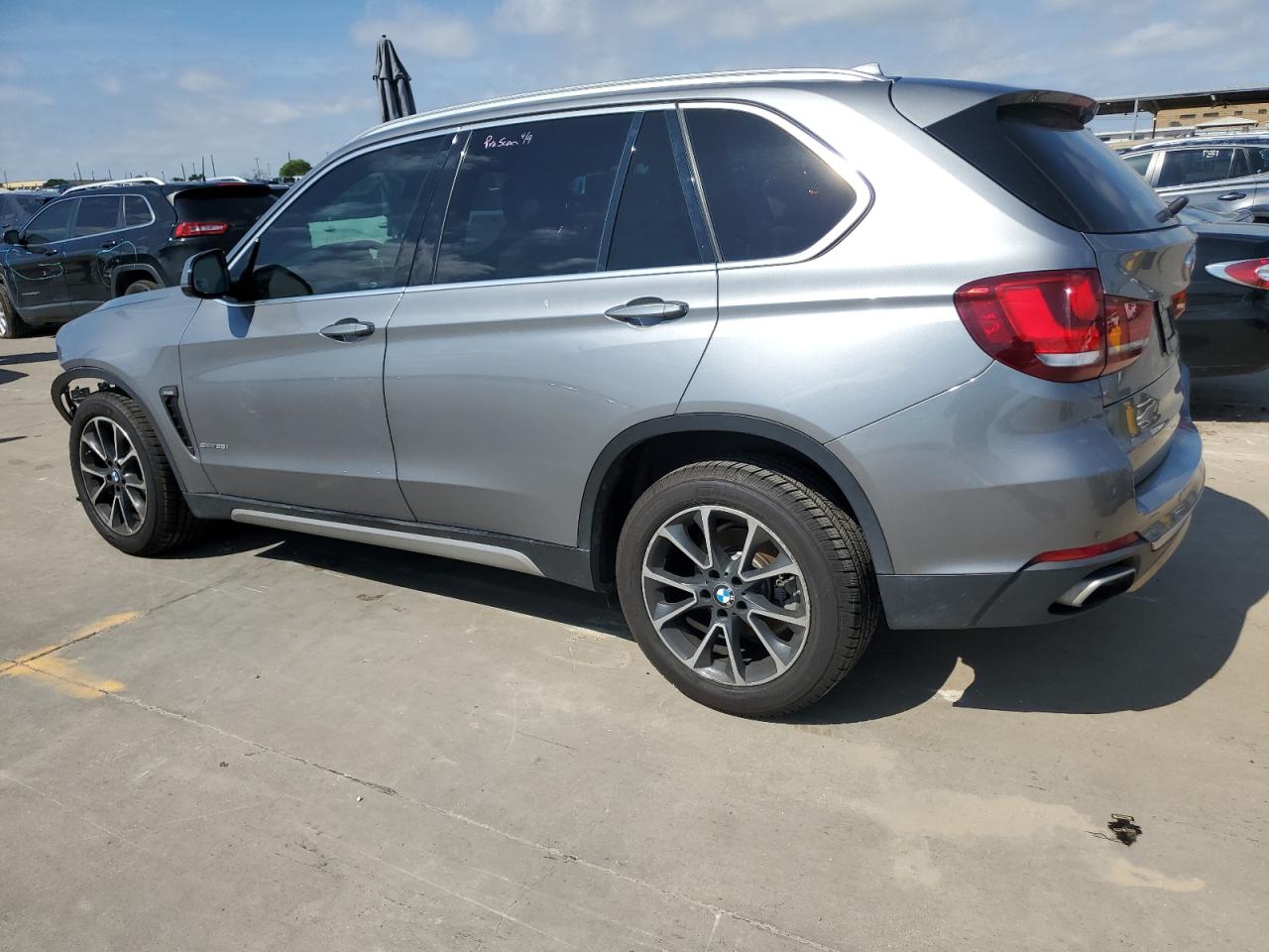 Photo 1 VIN: 5UXKR2C58J0Z19827 - BMW X5 