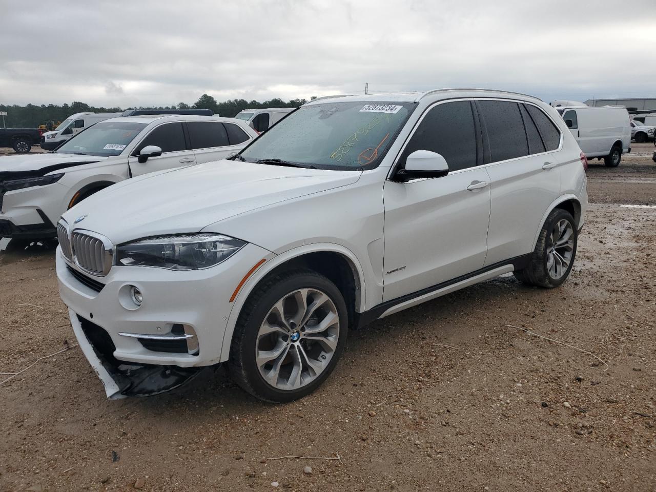 Photo 1 VIN: 5UXKR6C52J0U15071 - BMW X5 