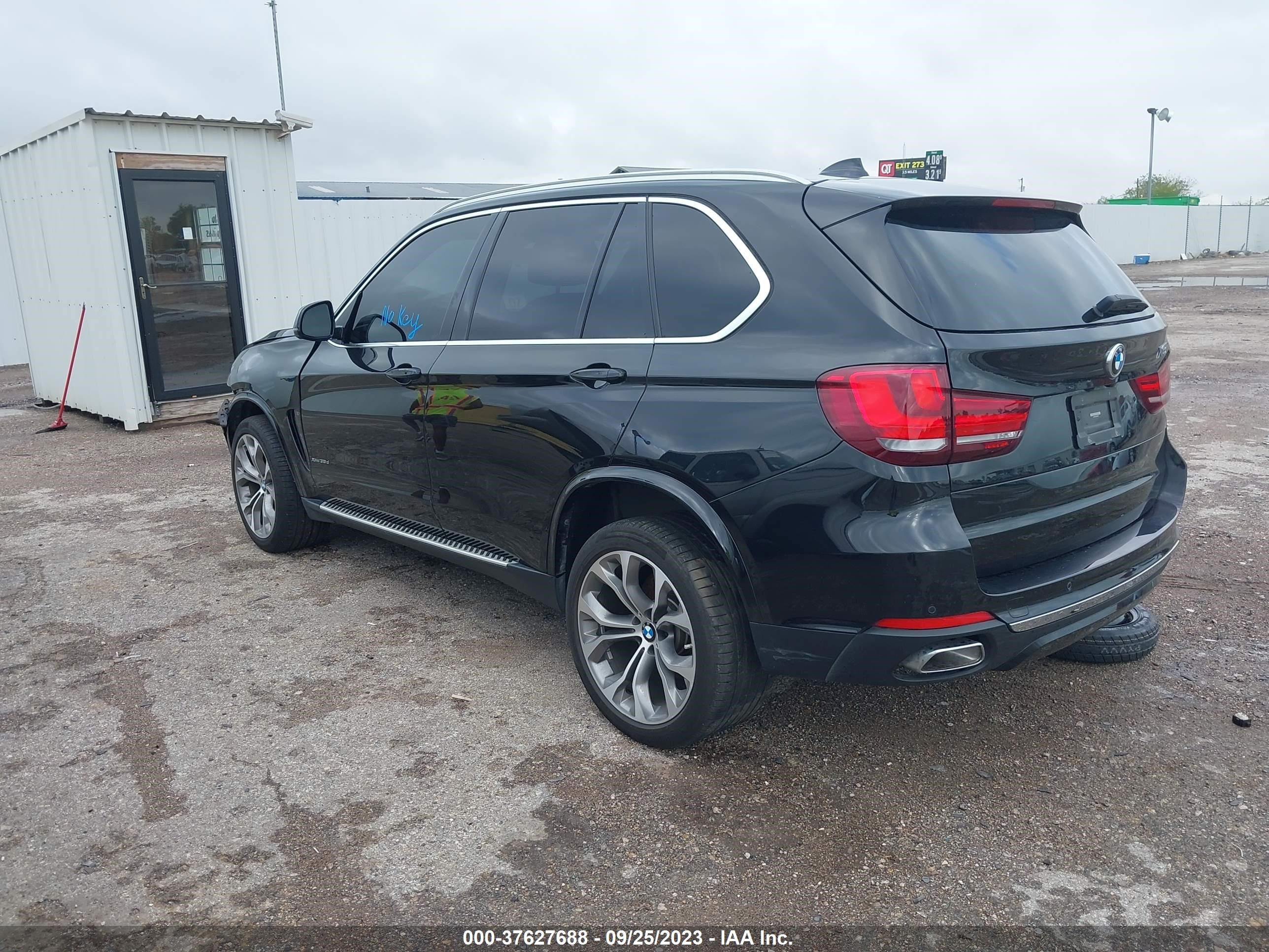 Photo 2 VIN: 5UXKS4C52J0Z90537 - BMW X5 