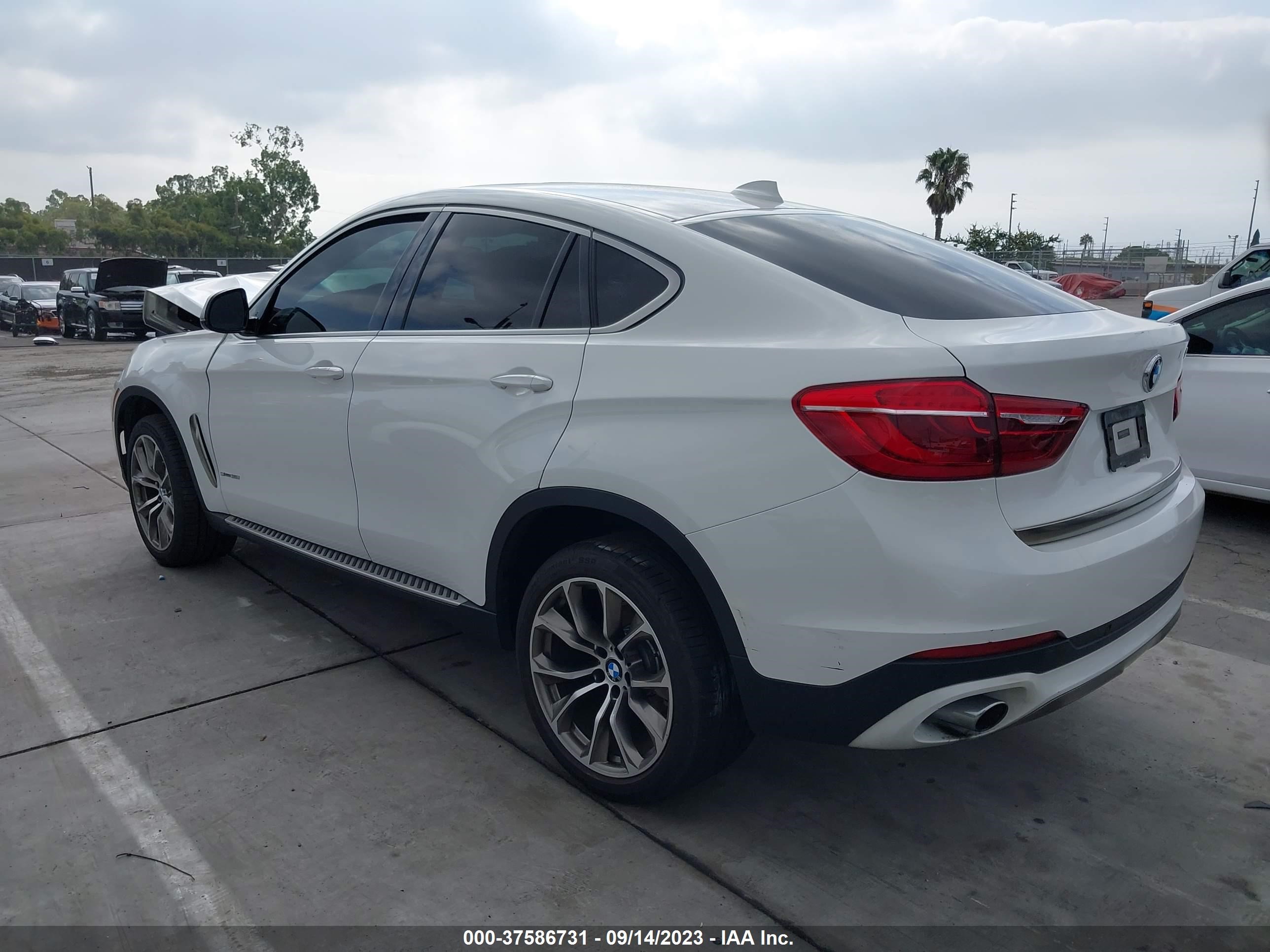 Photo 2 VIN: 5UXKU0C57F0F91992 - BMW X6 