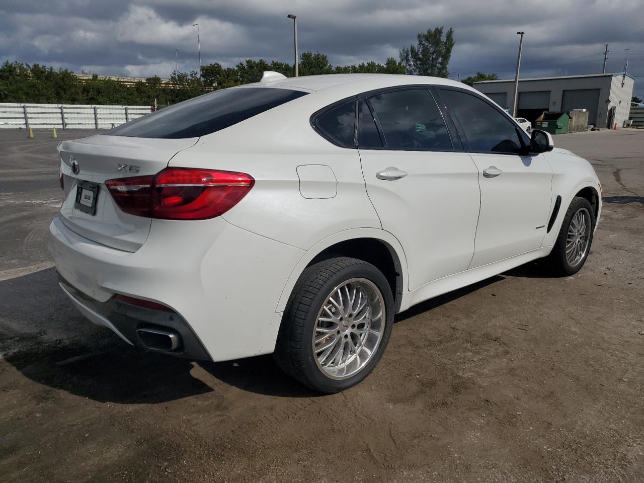 Photo 2 VIN: 5UXKU2C55J0X51028 - BMW X6 