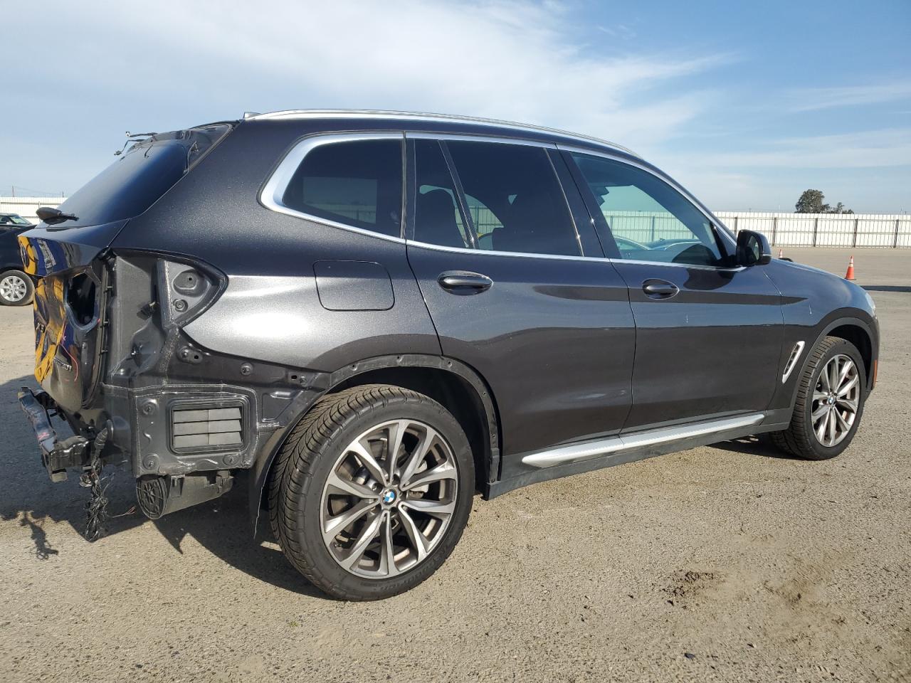 Photo 2 VIN: 5UXTR7C50KLA48619 - BMW X3 