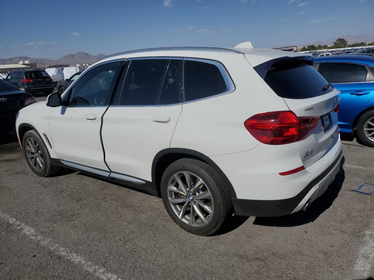 Photo 1 VIN: 5UXTR7C50KLF23461 - BMW X3 