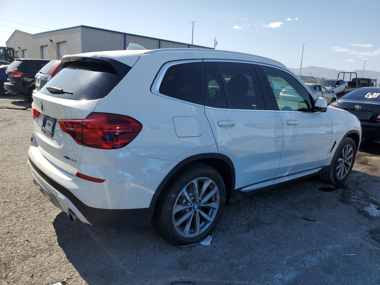 Photo 2 VIN: 5UXTR7C50KLF23461 - BMW X3 