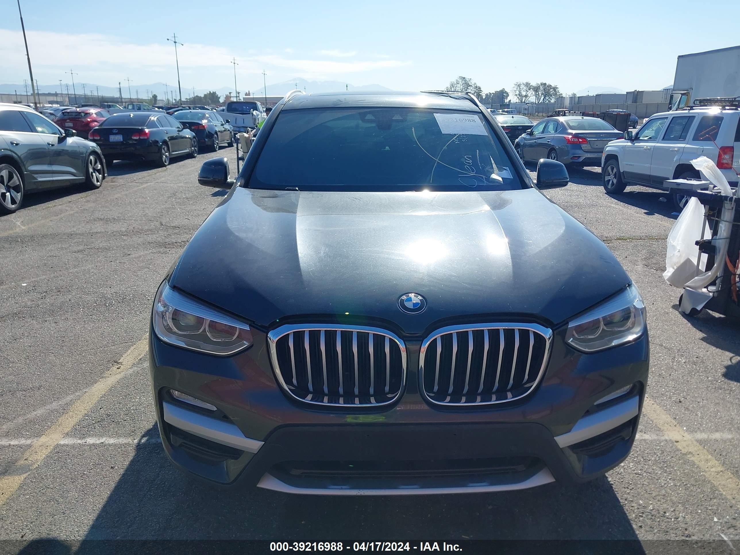 Photo 11 VIN: 5UXTR7C50KLF24075 - BMW X3 