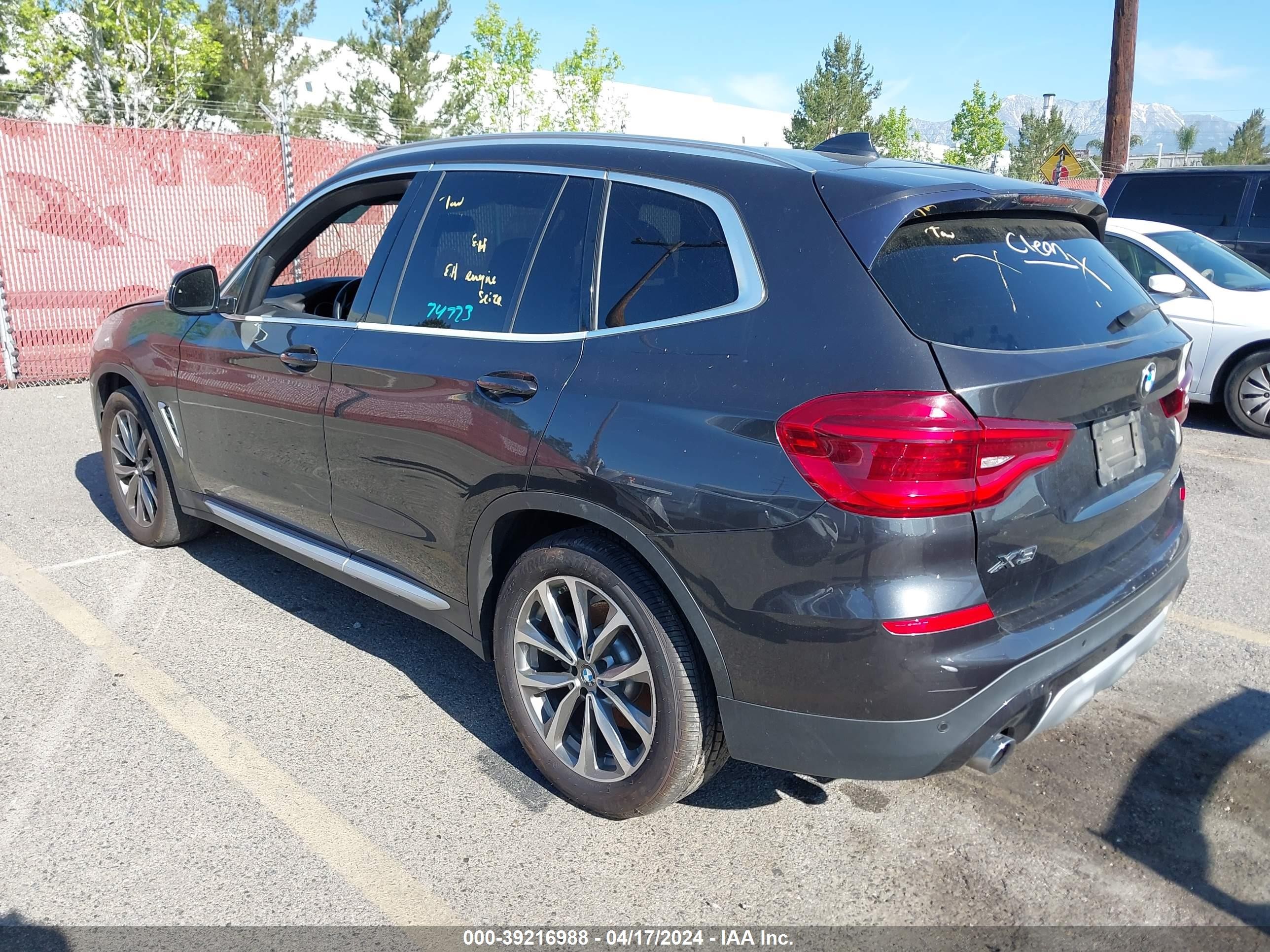 Photo 2 VIN: 5UXTR7C50KLF24075 - BMW X3 