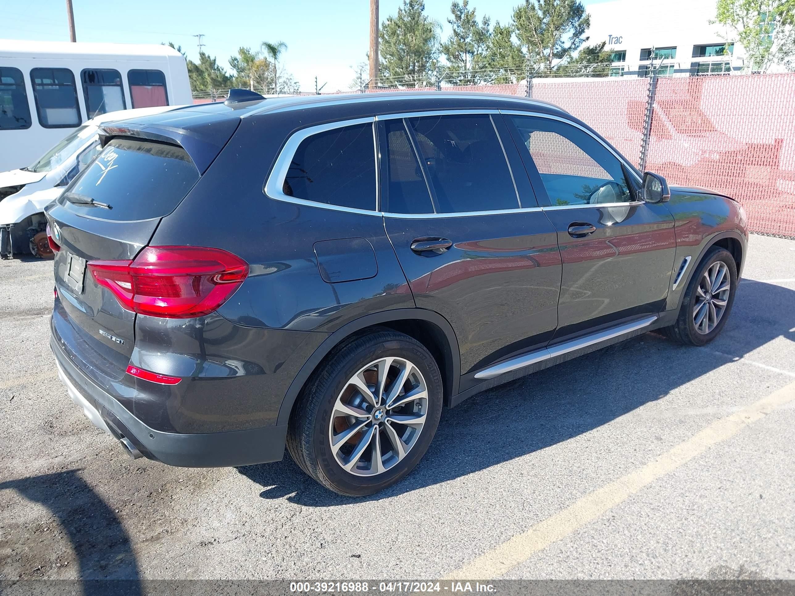 Photo 3 VIN: 5UXTR7C50KLF24075 - BMW X3 