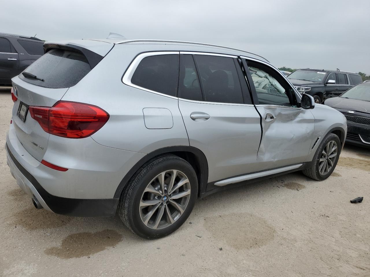 Photo 2 VIN: 5UXTR7C50KLF33228 - BMW X3 