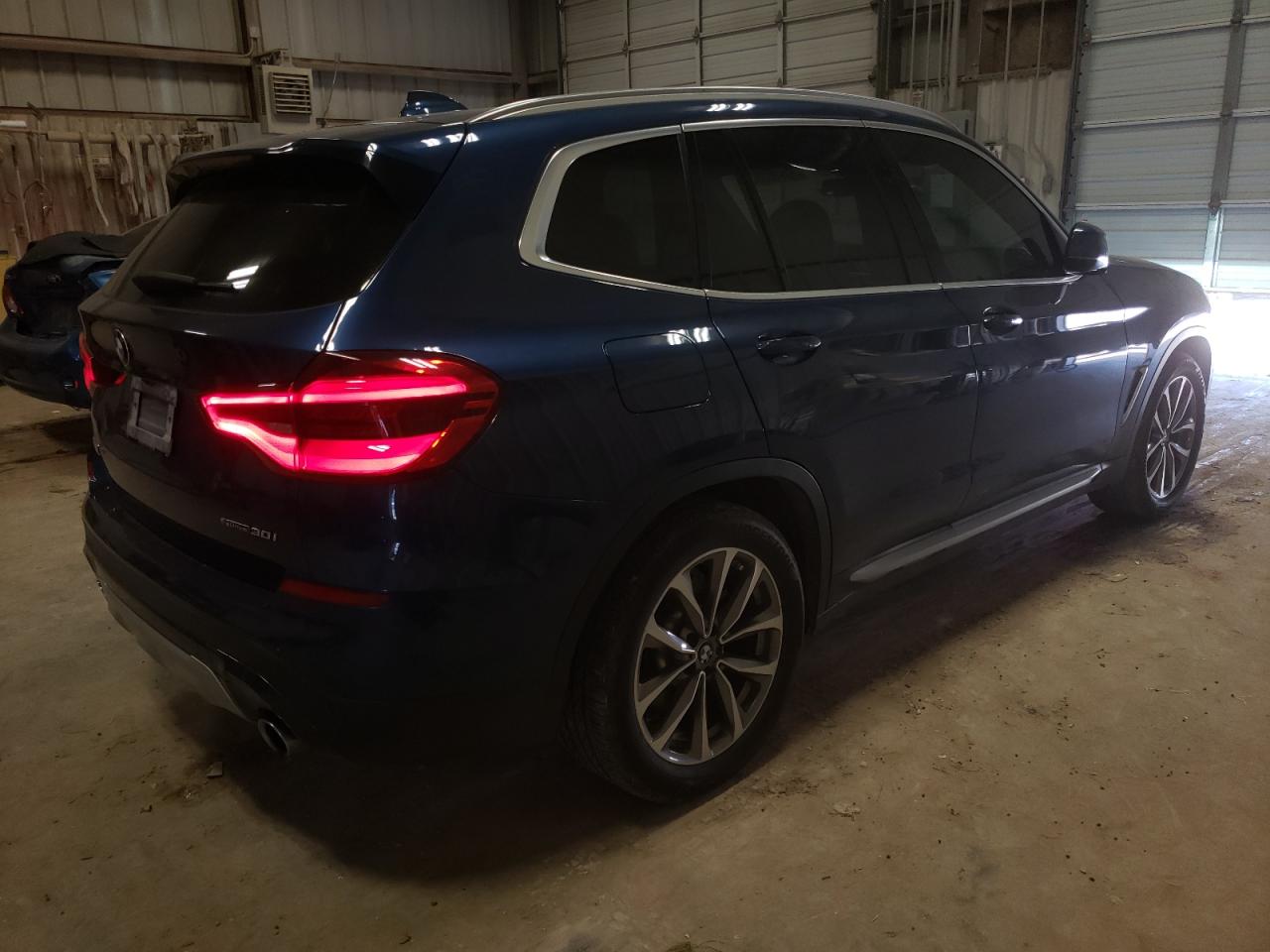 Photo 2 VIN: 5UXTR7C51KLF31519 - BMW X3 