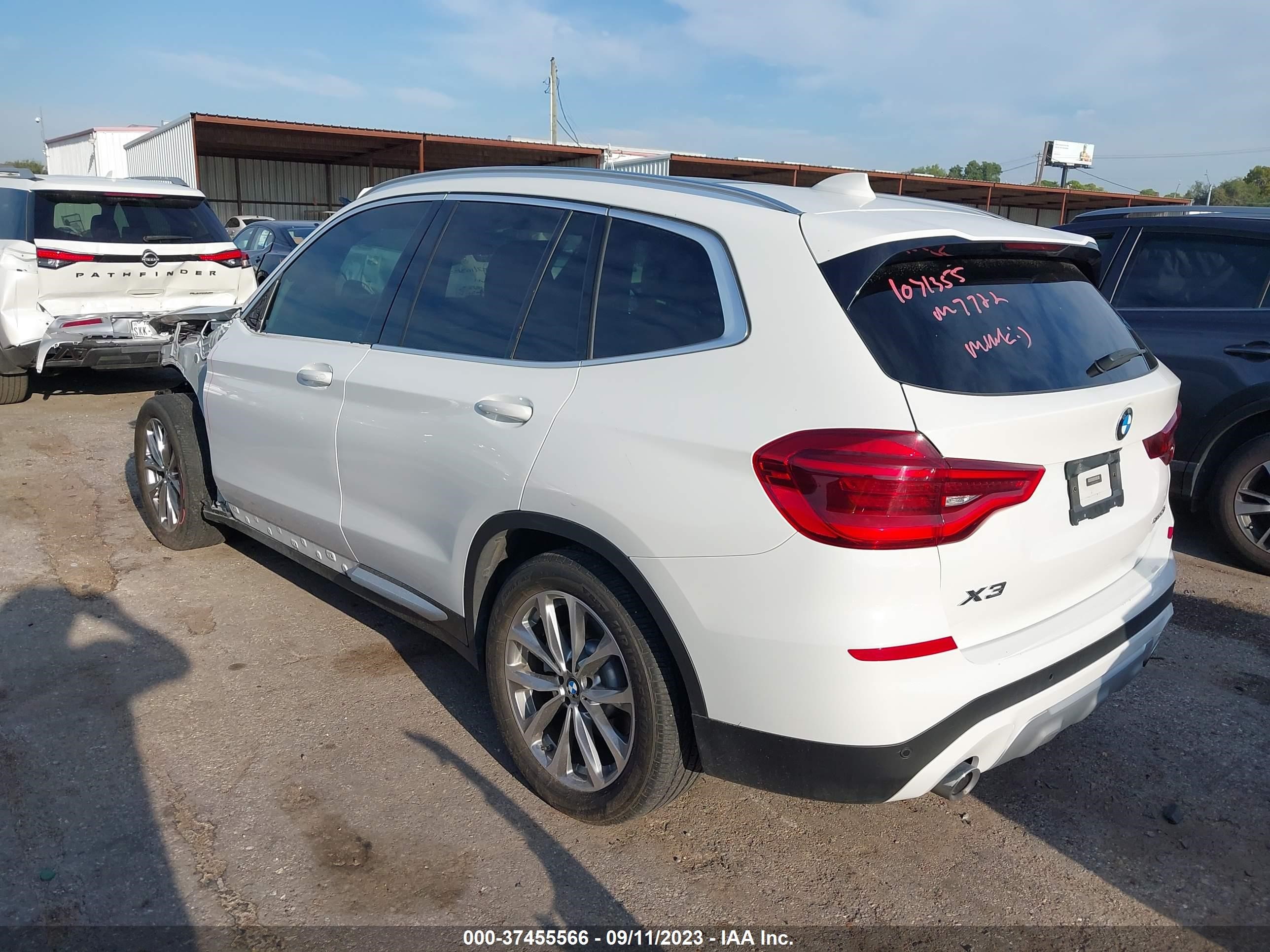 Photo 2 VIN: 5UXTR7C51KLR39743 - BMW X3 