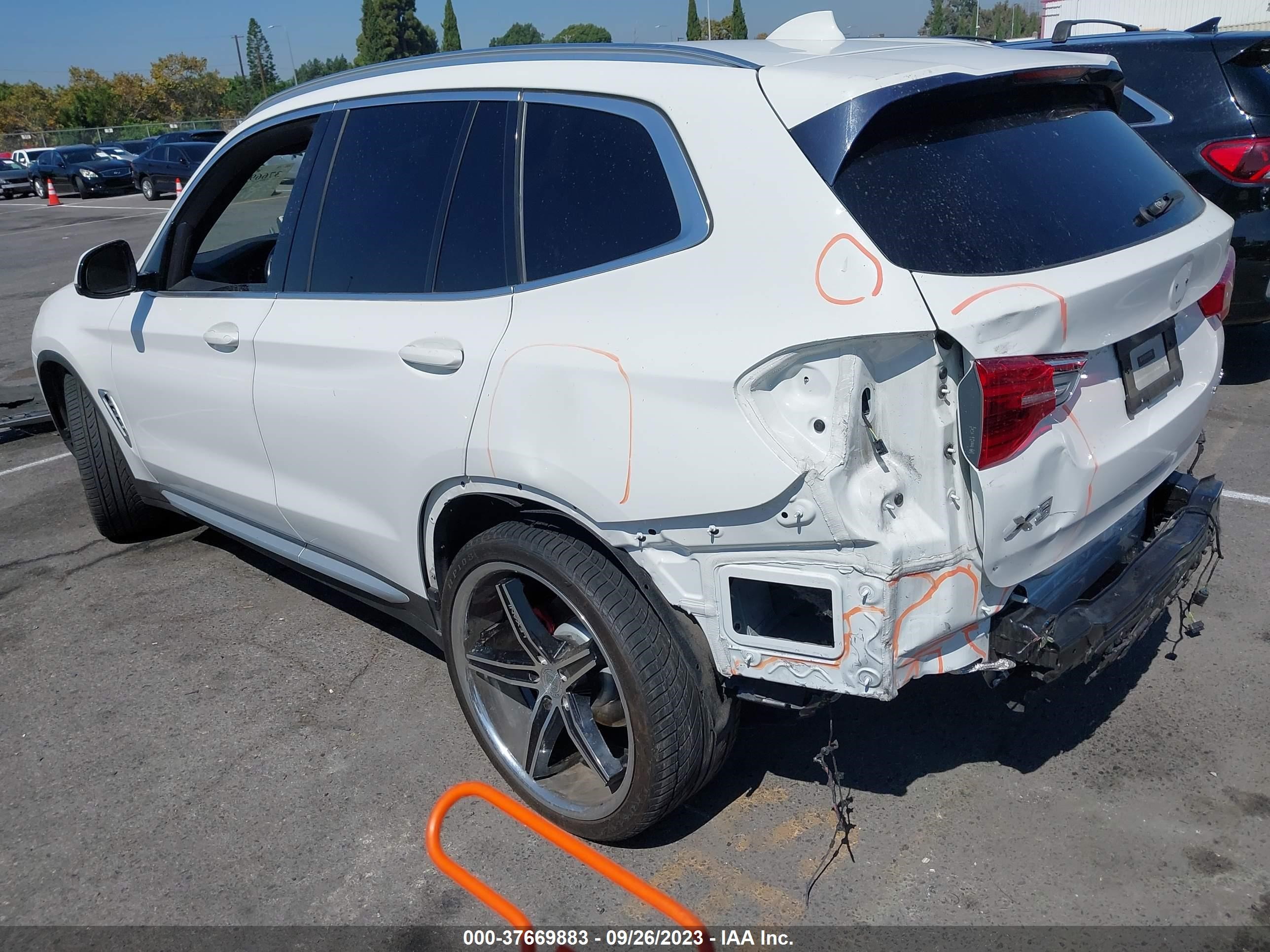 Photo 2 VIN: 5UXTR7C57KLA48648 - BMW X3 