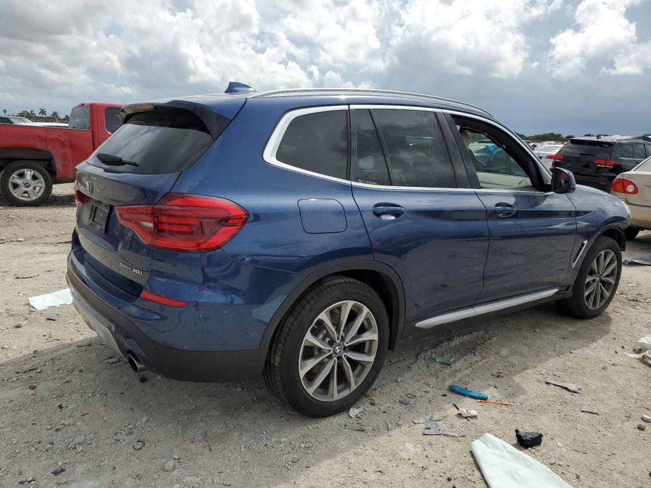 Photo 2 VIN: 5UXTR7C57KLF28270 - BMW X3 