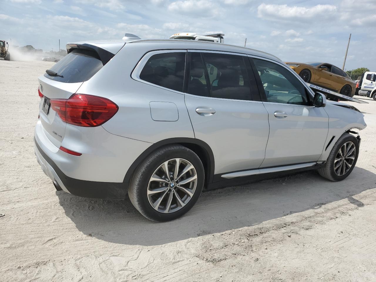 Photo 2 VIN: 5UXTR7C59KLF26097 - BMW X3 