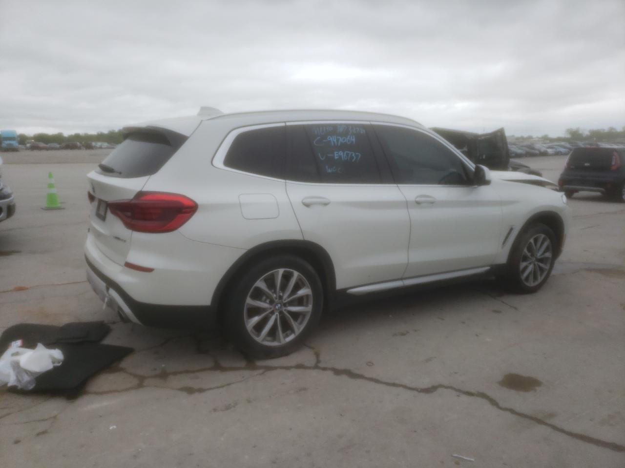 Photo 2 VIN: 5UXTR7C5XKLE96737 - BMW X3 