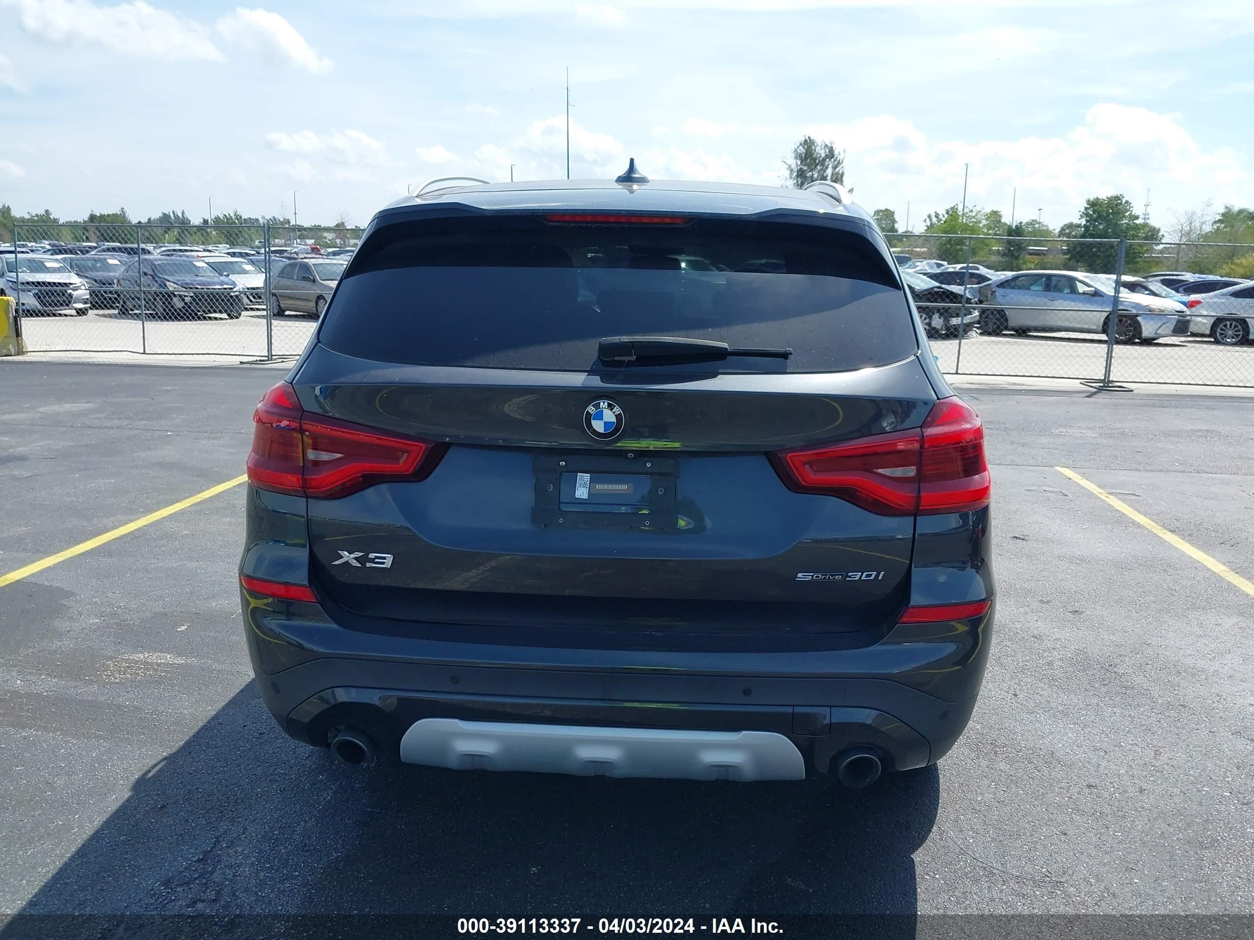 Photo 15 VIN: 5UXTR7C5XKLF23466 - BMW X3 