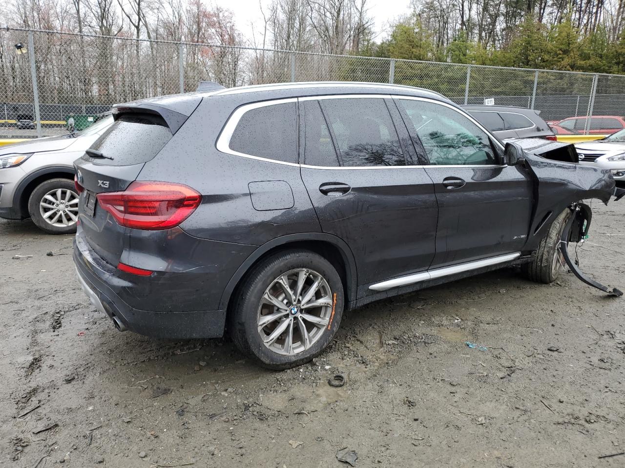 Photo 2 VIN: 5UXTR9C50JLD60966 - BMW X3 