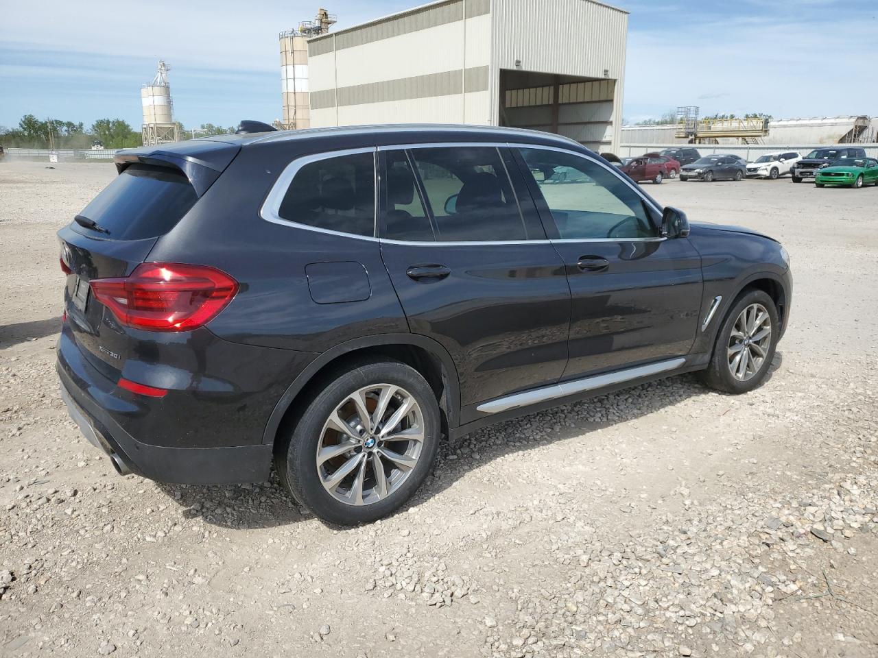 Photo 2 VIN: 5UXTR9C50KLE20150 - BMW X3 