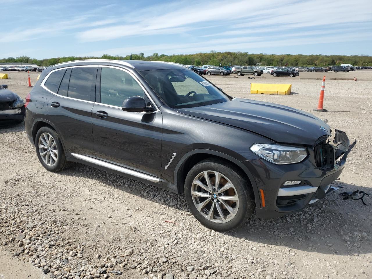 Photo 3 VIN: 5UXTR9C50KLE20150 - BMW X3 