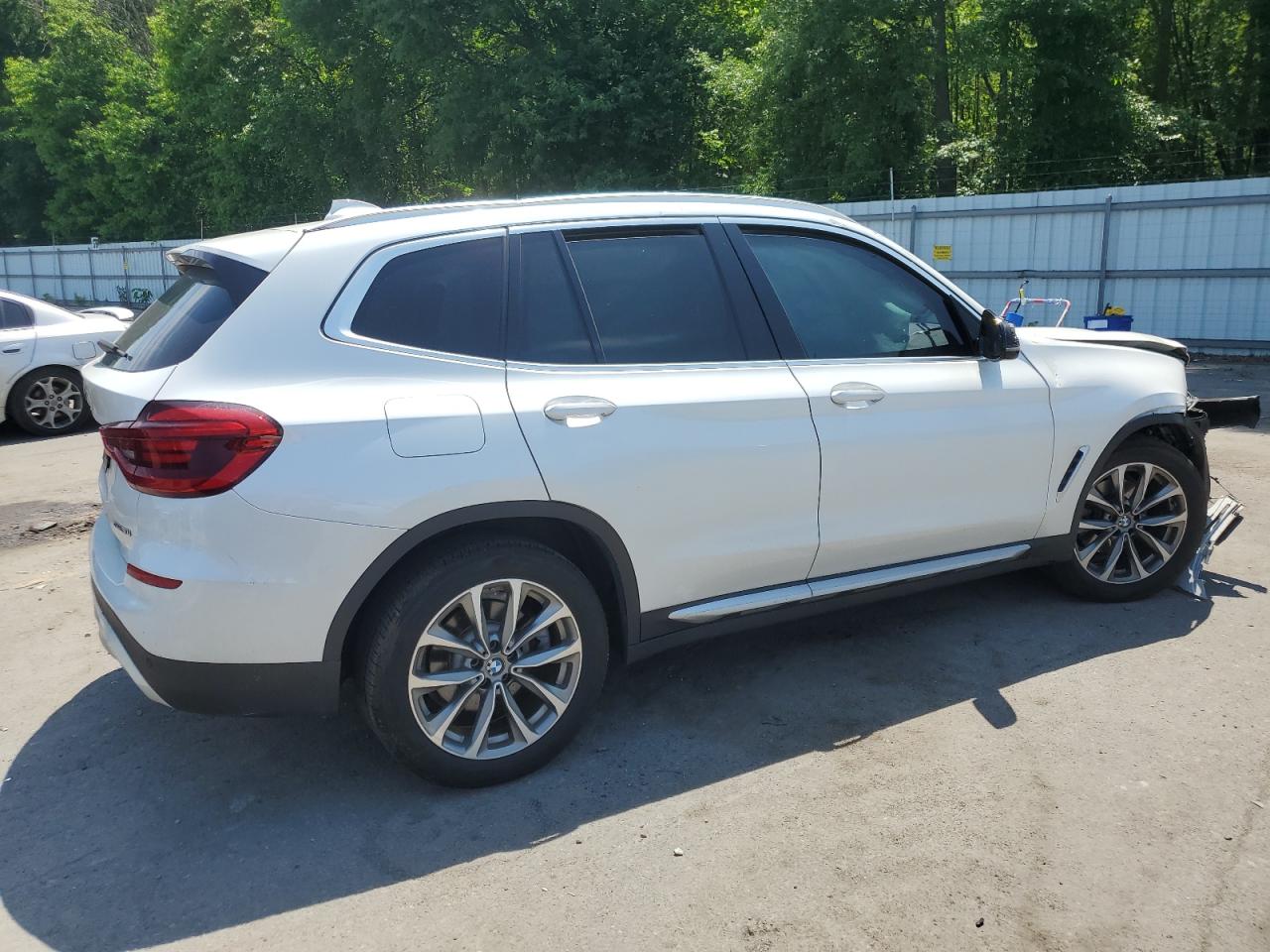 Photo 2 VIN: 5UXTR9C50KLP77549 - BMW X3 