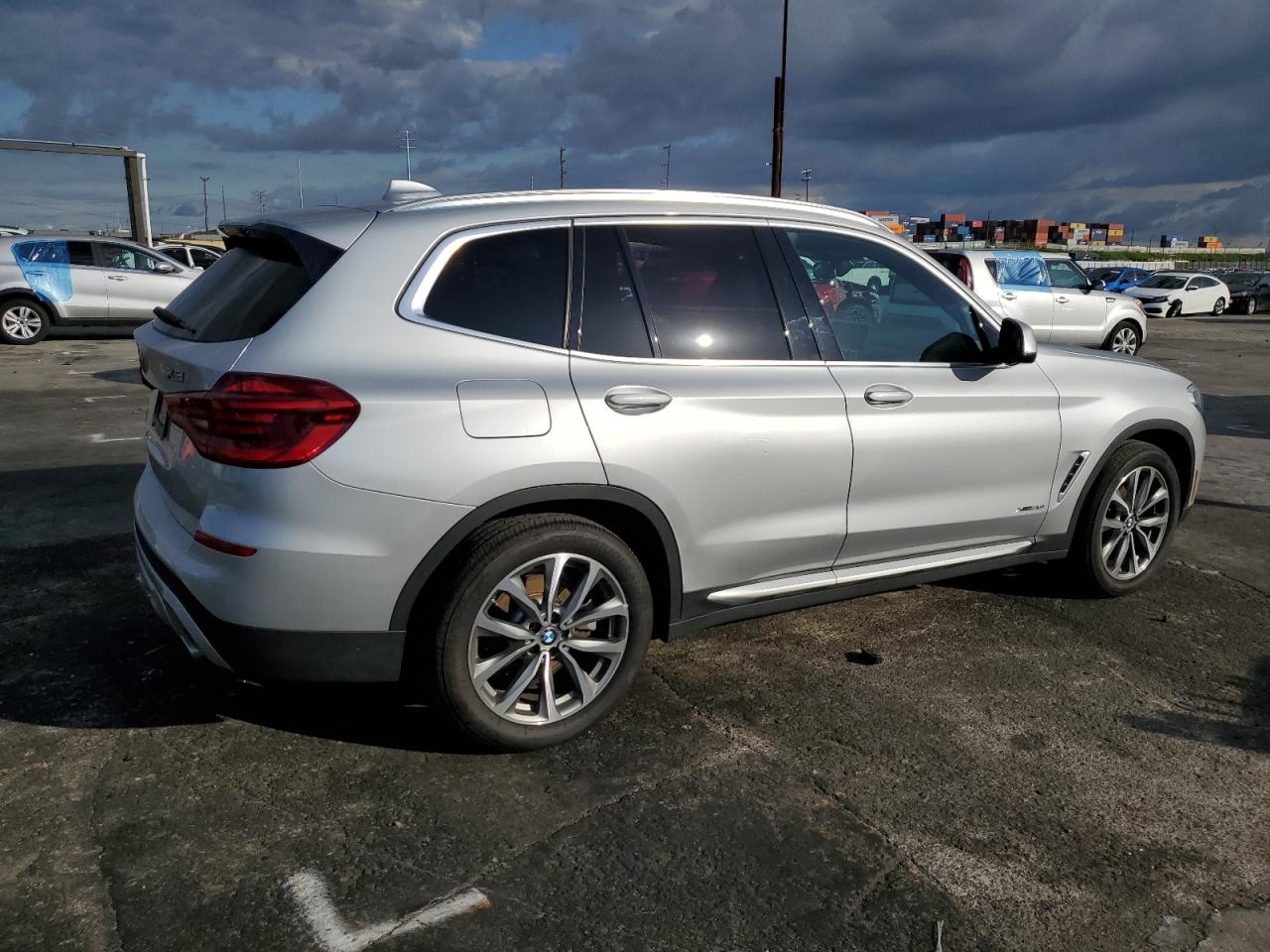 Photo 2 VIN: 5UXTR9C51JLD62340 - BMW X3 