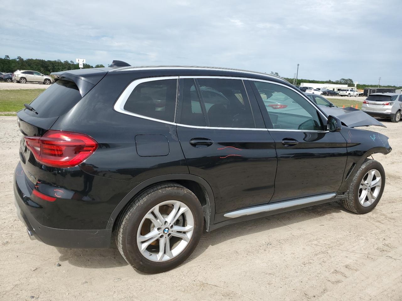 Photo 2 VIN: 5UXTR9C51KLE11196 - BMW X3 