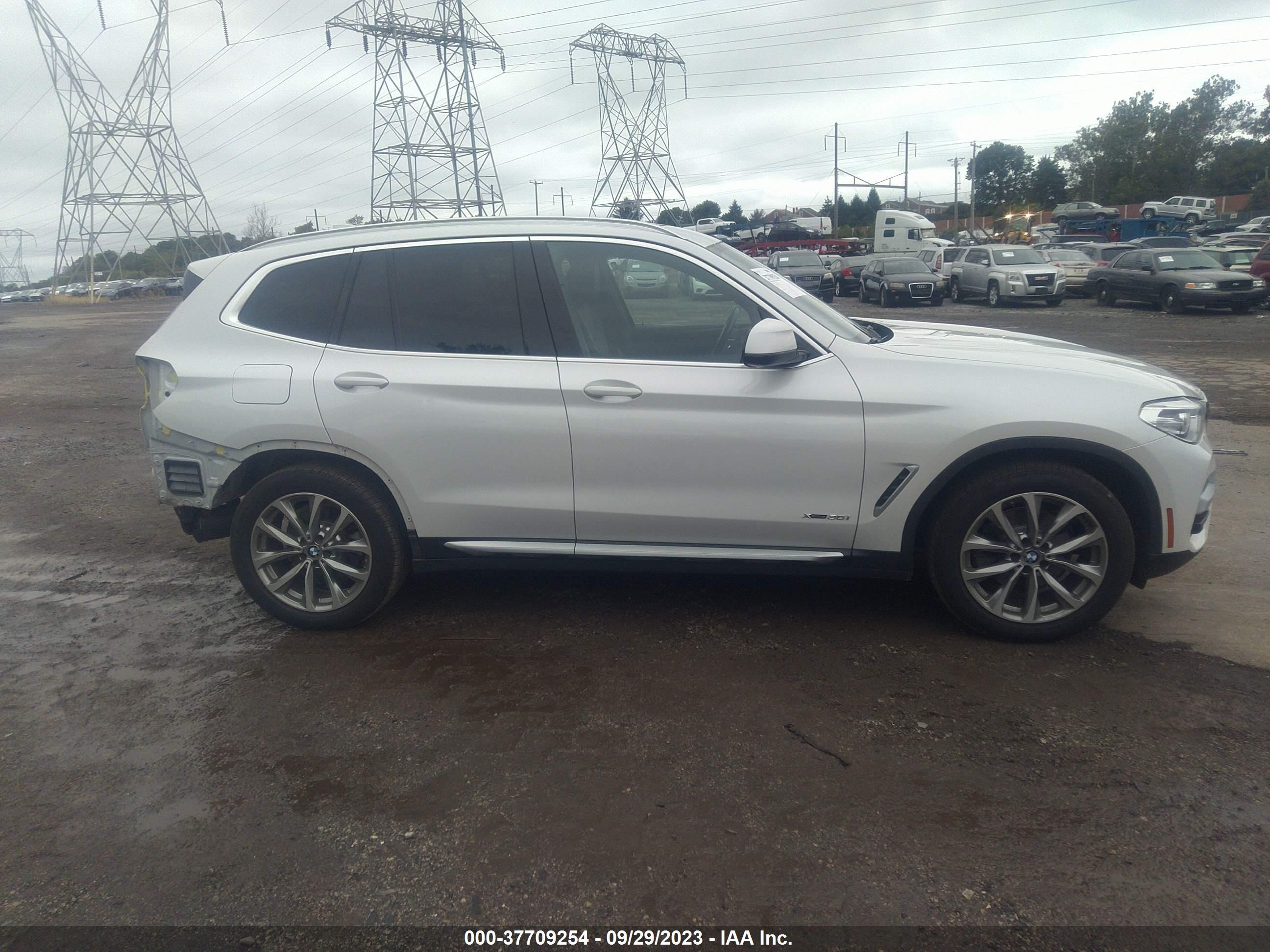 Photo 12 VIN: 5UXTR9C54JLD57813 - BMW X3 