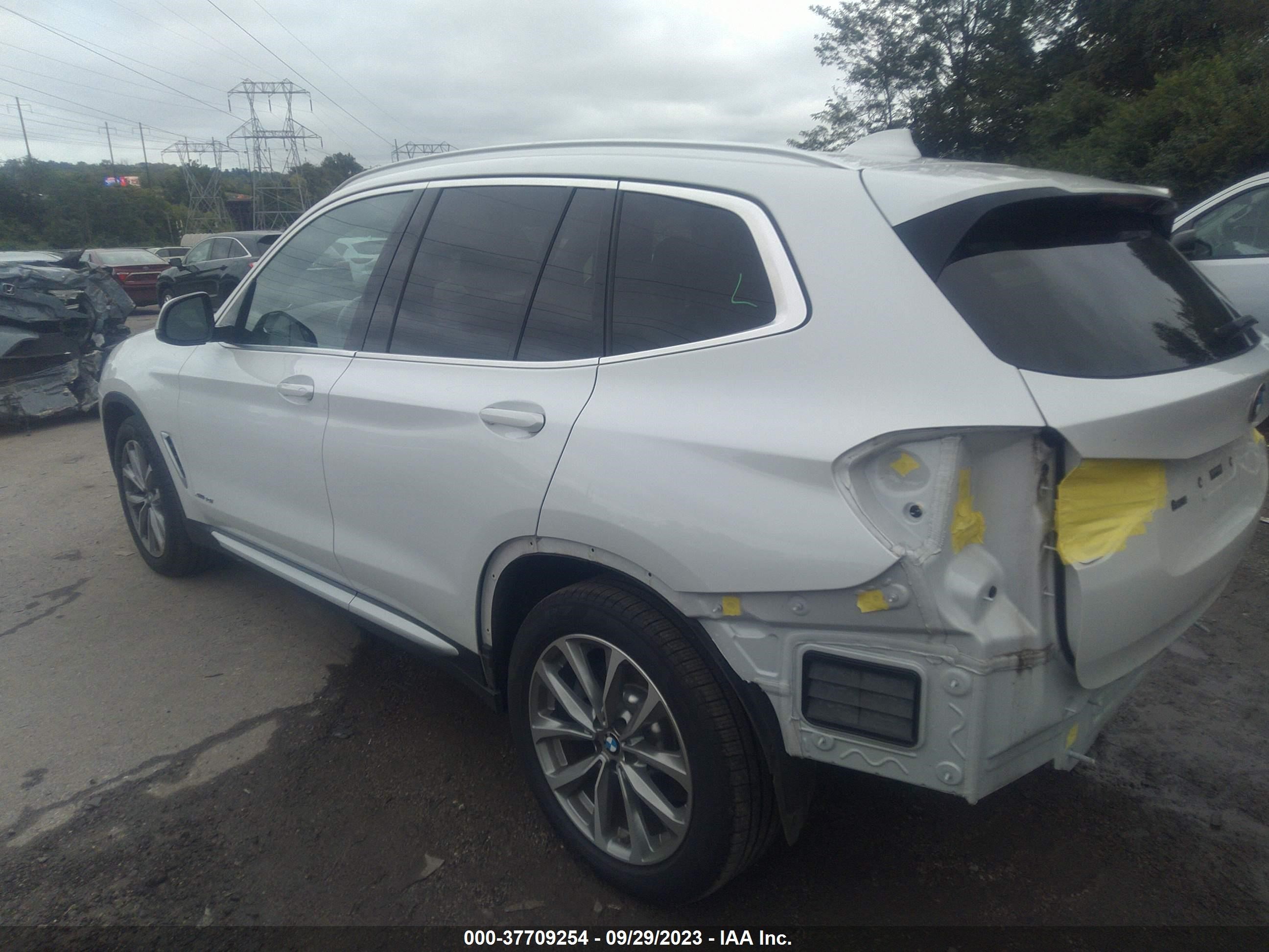 Photo 2 VIN: 5UXTR9C54JLD57813 - BMW X3 