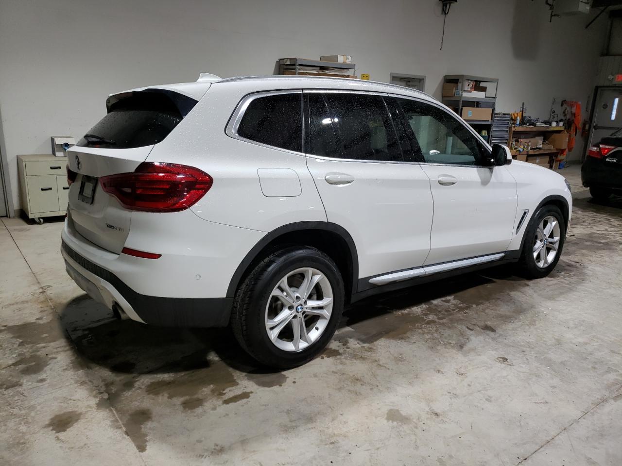 Photo 2 VIN: 5UXTR9C56KLE12490 - BMW X3 