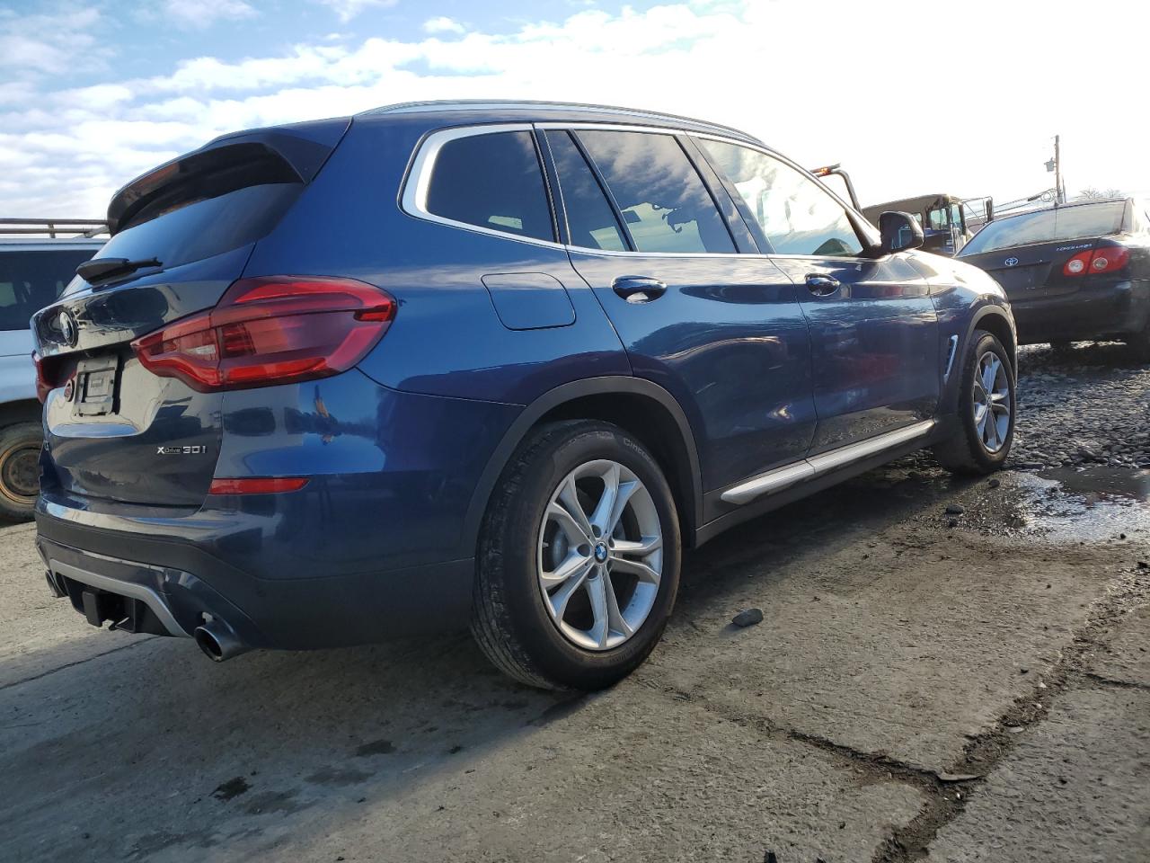 Photo 2 VIN: 5UXTR9C57KLR11151 - BMW X3 