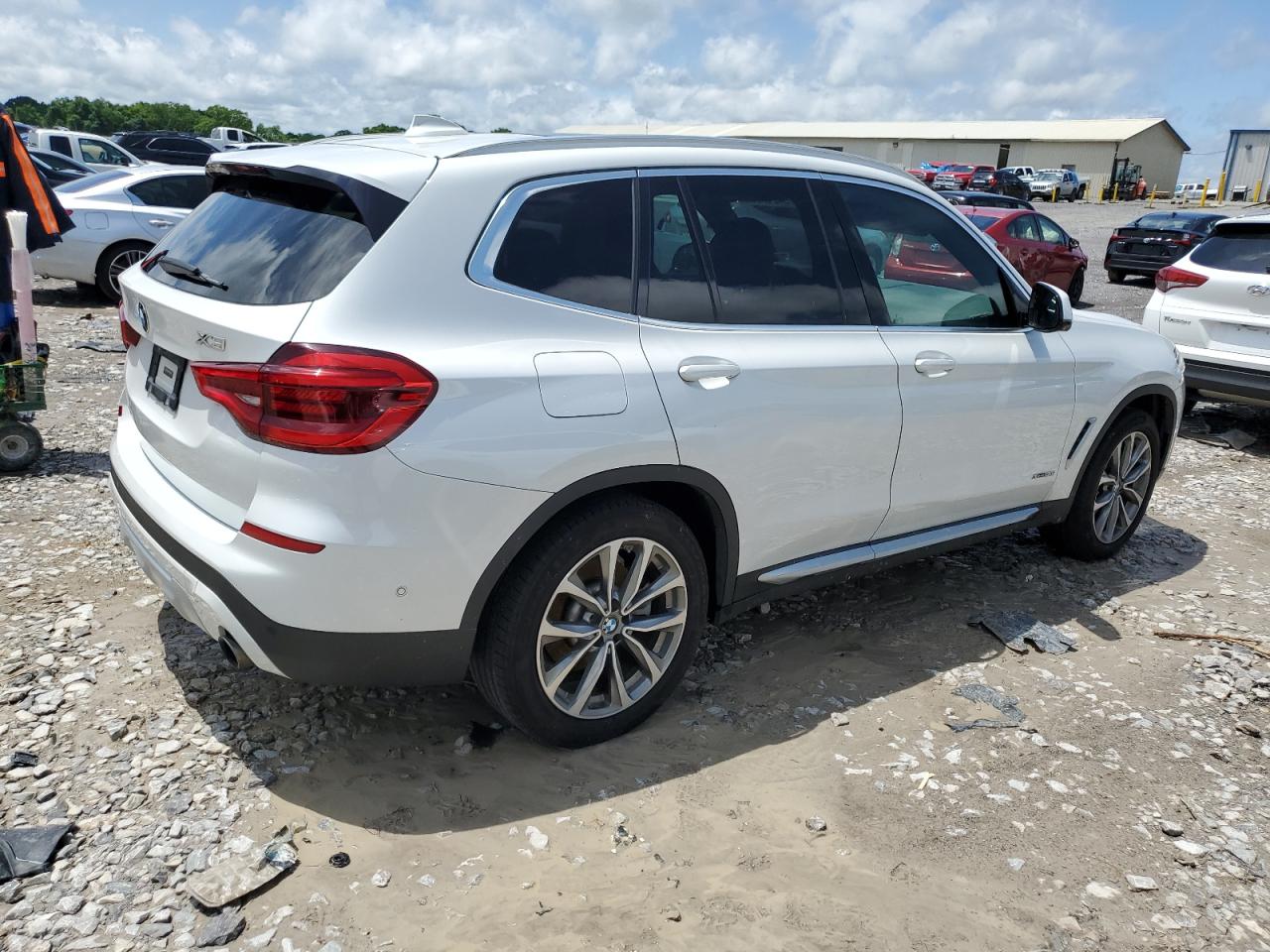 Photo 2 VIN: 5UXTR9C58JLD58916 - BMW X3 