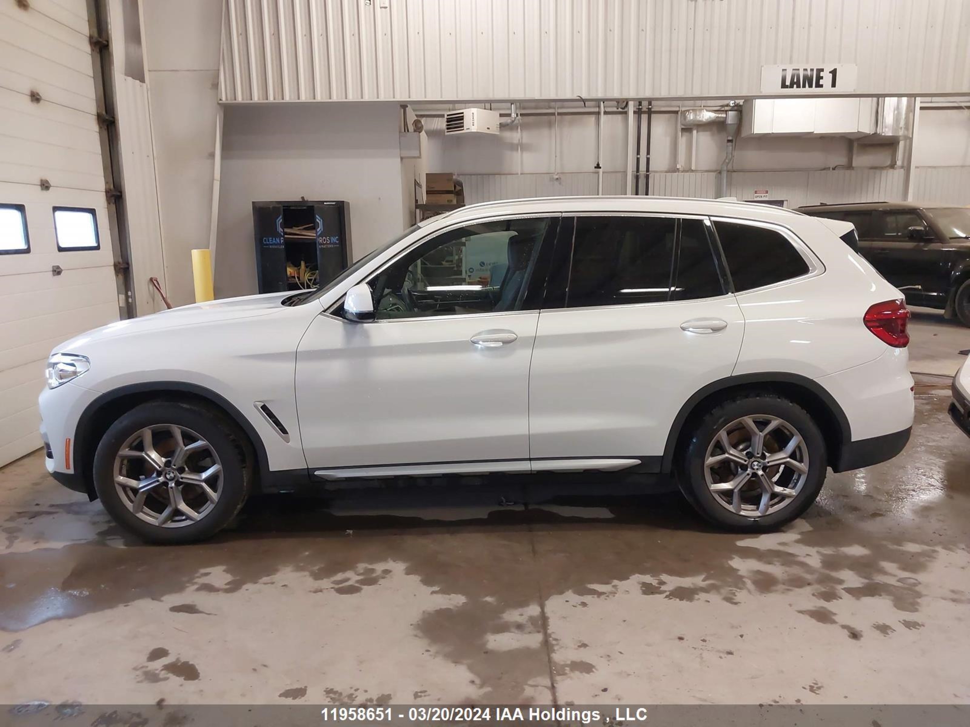 Photo 13 VIN: 5UXTY5C06M9G99183 - BMW X3 