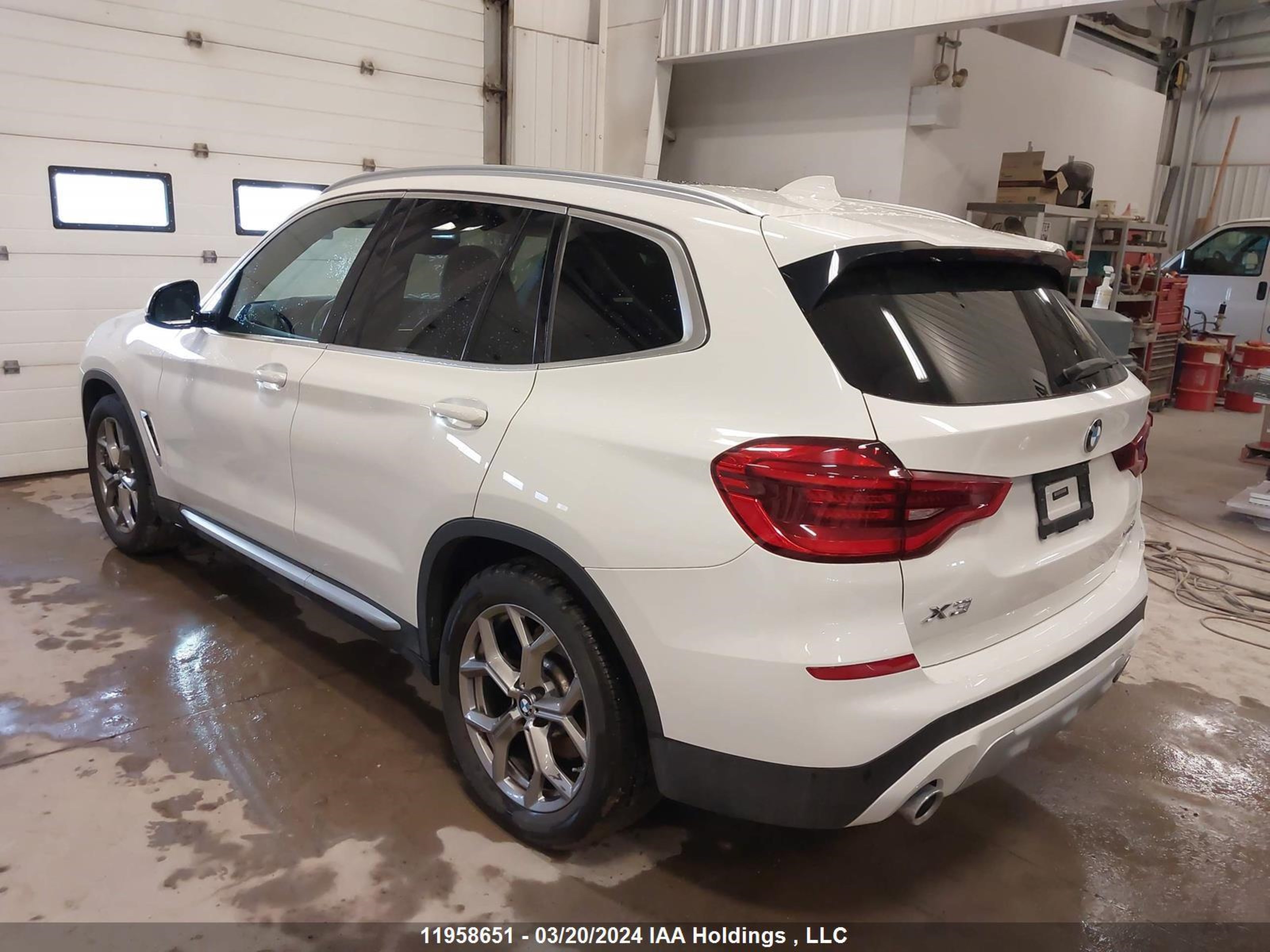 Photo 2 VIN: 5UXTY5C06M9G99183 - BMW X3 