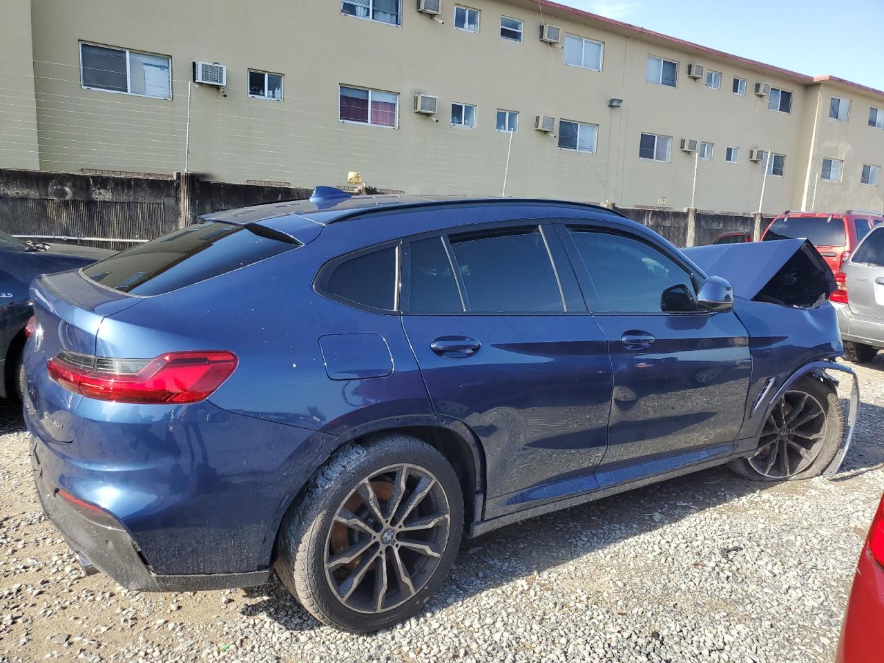 Photo 2 VIN: 5UXUJ3C52KLG56162 - BMW X4 