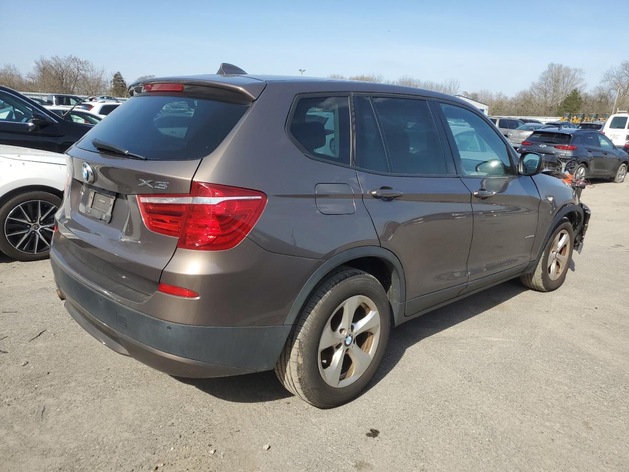 Photo 2 VIN: 5UXWX5C50BL716102 - BMW X3 