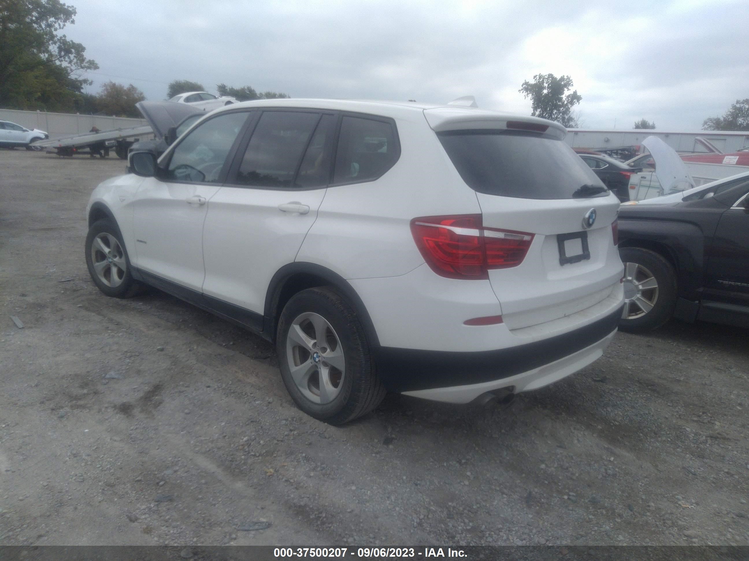 Photo 2 VIN: 5UXWX5C52BL701651 - BMW X3 