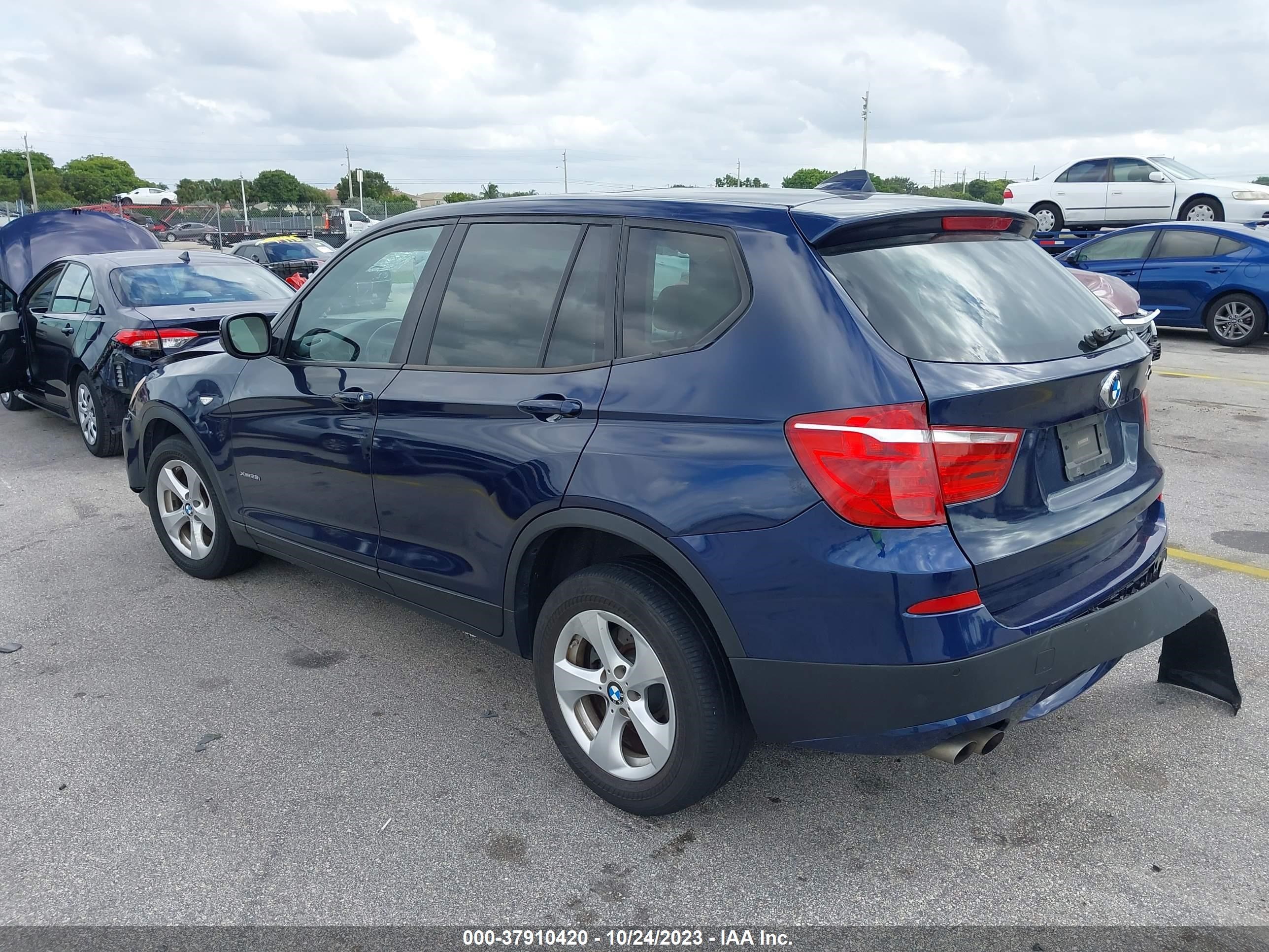 Photo 2 VIN: 5UXWX5C52BL714836 - BMW X3 