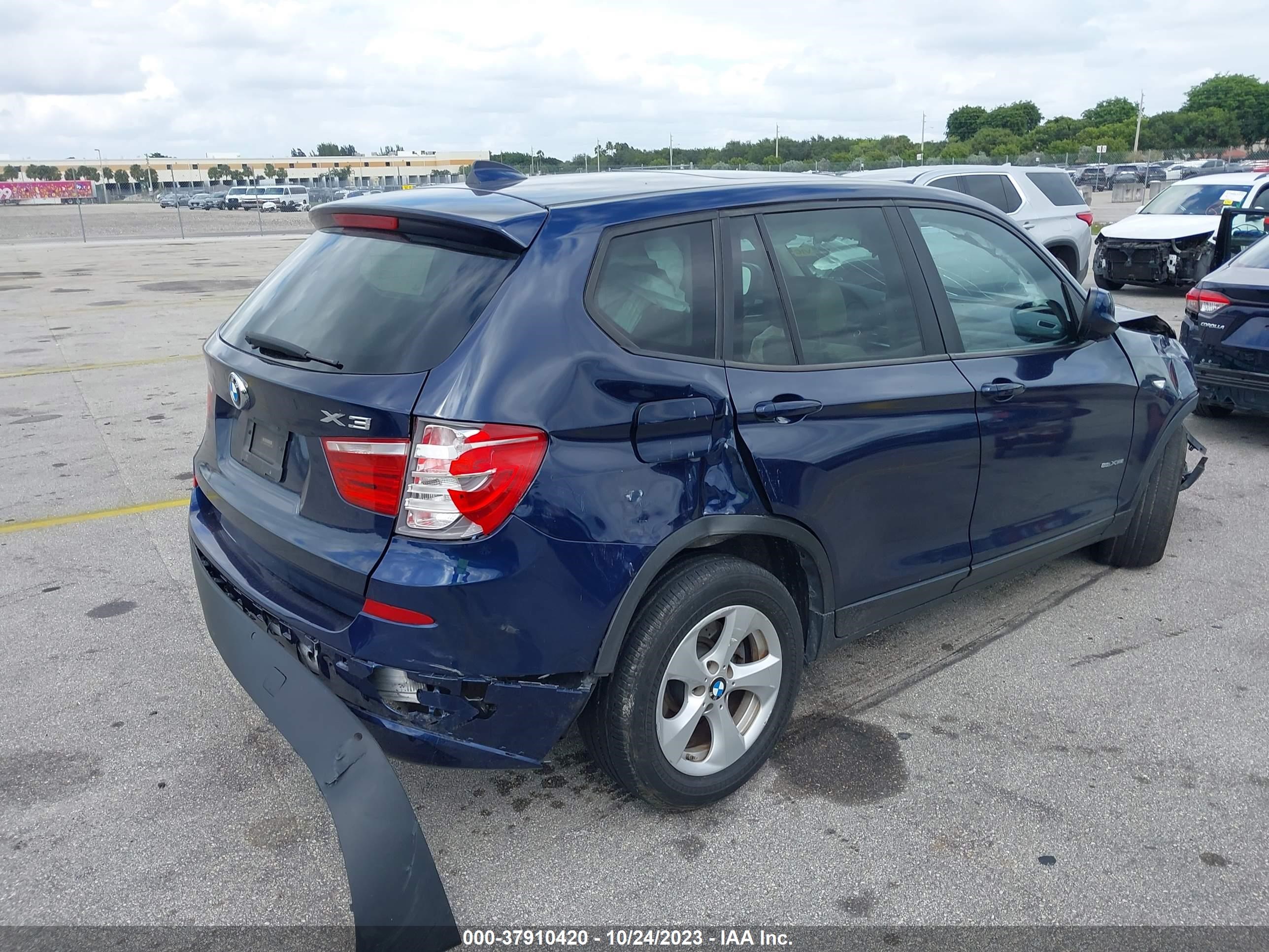 Photo 3 VIN: 5UXWX5C52BL714836 - BMW X3 